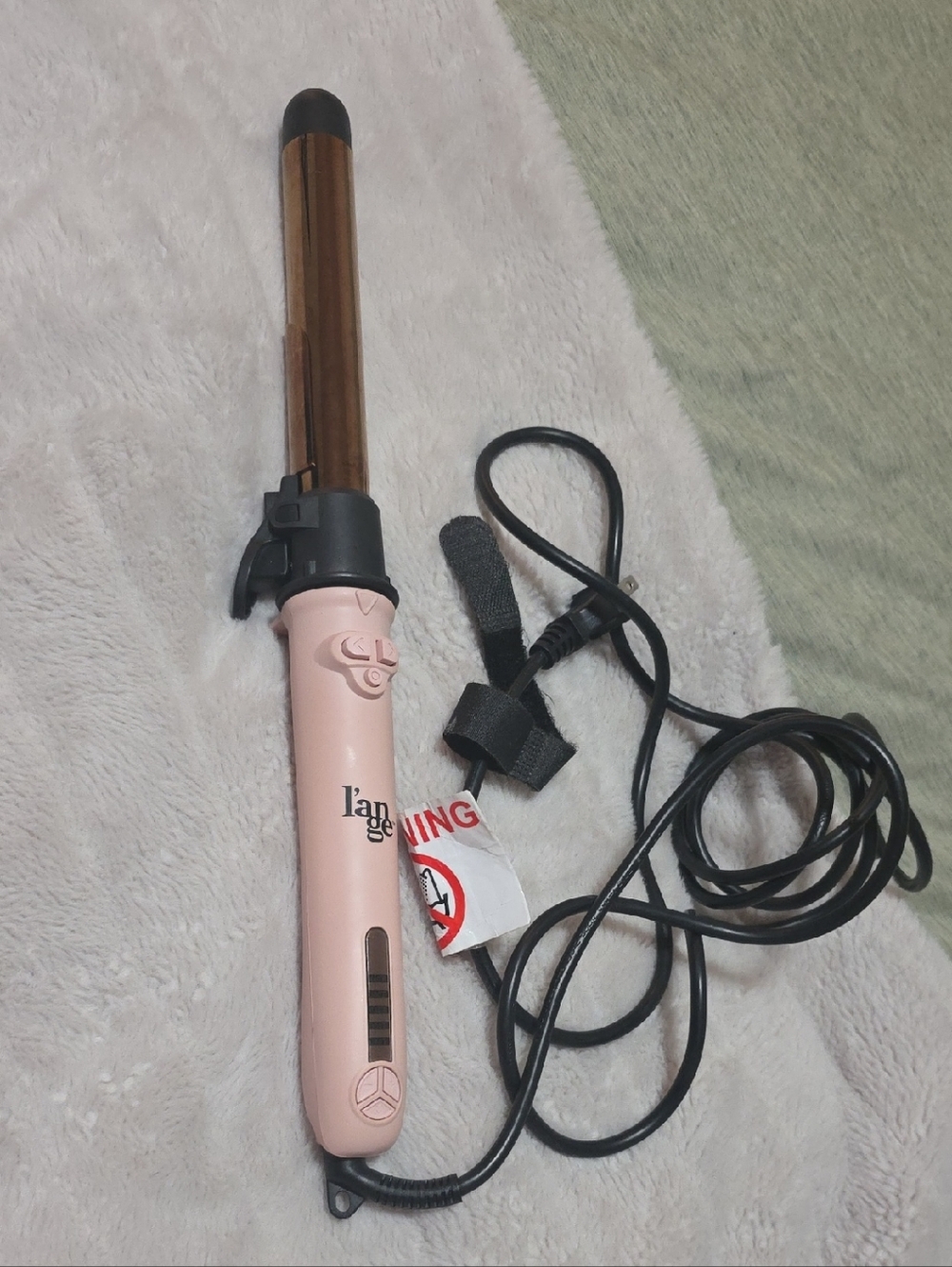 💫L'ange Le Pirouette Rotating Curling Iron in blush pink.